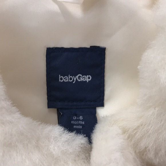 ✨Sold✨Baby Gap Faux Fur Cream Coloured Vest With Loop Buttons Size 0-6 Months - Picture 4 of 10